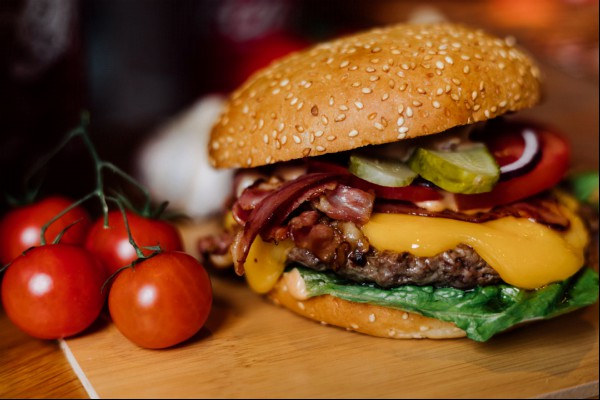 Efes Krakow ul Basztowa 17 - burger wolowy chesse
